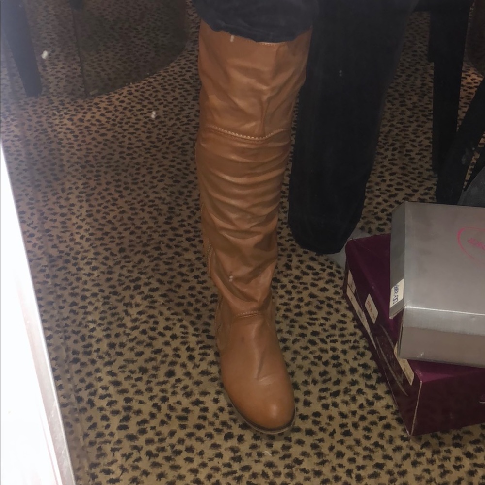 Boots - Picture 5 of 5